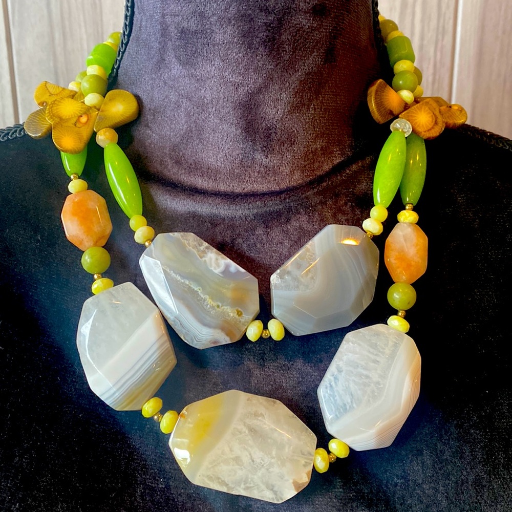 BOUTIQUE Gorgeous and unique genuine stones necklace - adjustable length - NEW